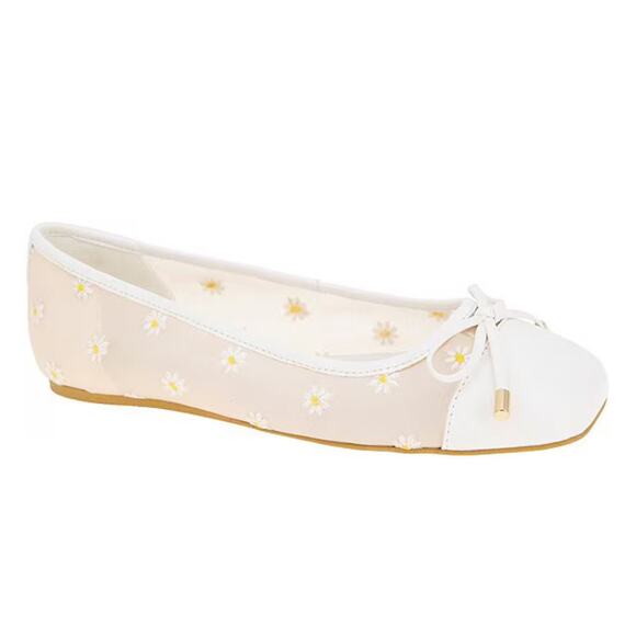 BCBGeneration Women's Hartly Square Toe Ballet Flats in White Daisy. Size 7 - Picture 1 of 9